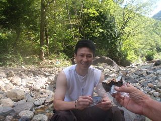 川で食べるとなんでも美味しいです