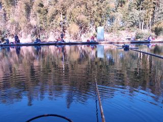 正面はお客さんでいっぱい