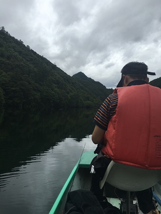 船釣り師が自前のライジャケ忘れるって…